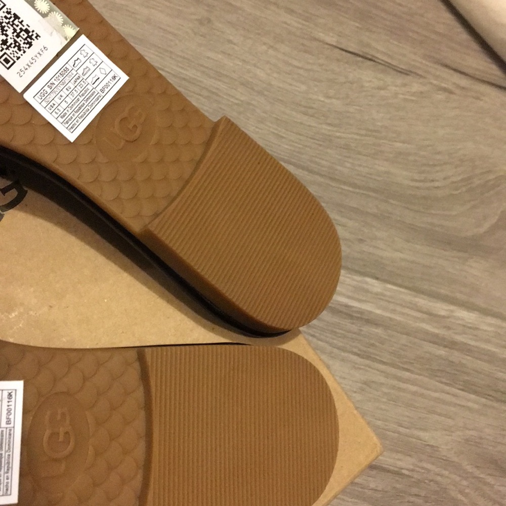NWT Ugg sandals - Picture 4 of 7